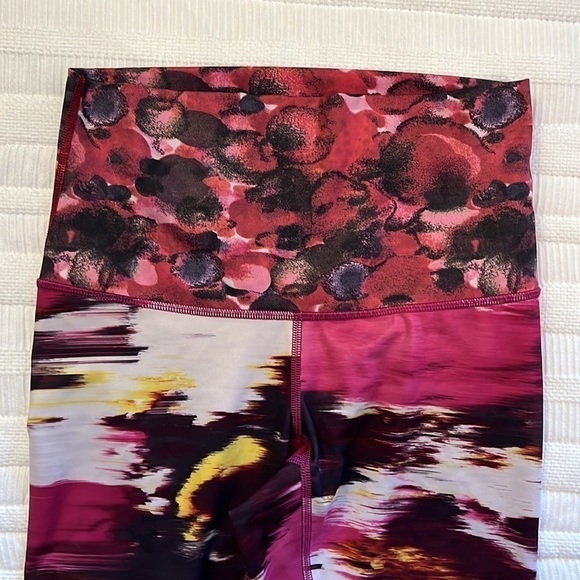 Lululemon Pigment Wind Berry Rumble Multi/ PoppyWunder Under Hi Rise Crop Size 6 - Picture 3 of 8